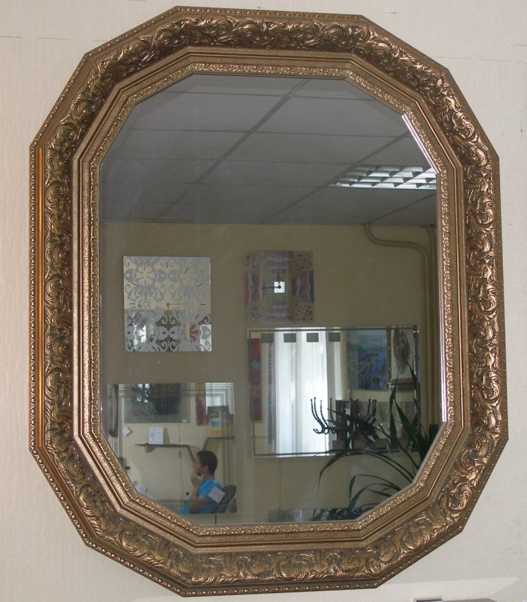 зеркало в раме многогранник